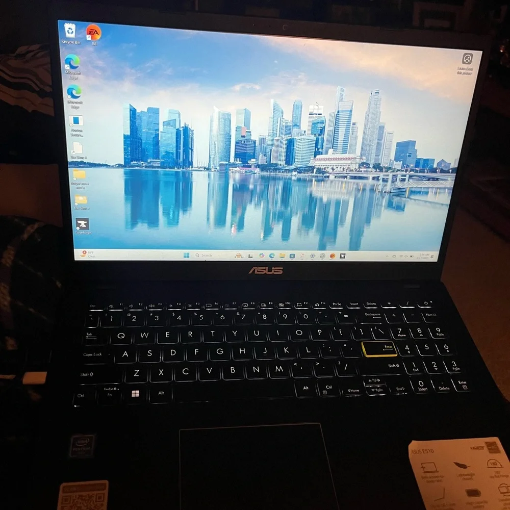 ASUS discover sleek